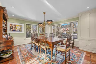 2 Chester Dr, Great Neck, NY 11021 - Photo 7