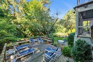 2 Chester Dr, Great Neck, NY 11021 - Photo 29