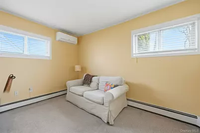 46 Boxwood Lane, Hicksville, NY 11801 - Photo 17