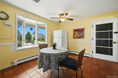 46 Boxwood Lane, Hicksville, NY 11801 - Photo 7