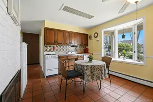 46 Boxwood Ln, Hicksville, NY 11801 - Photo 5