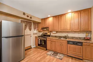 75 N Sloan Dr N, Valley Stream, NY 11580 - Photo 15