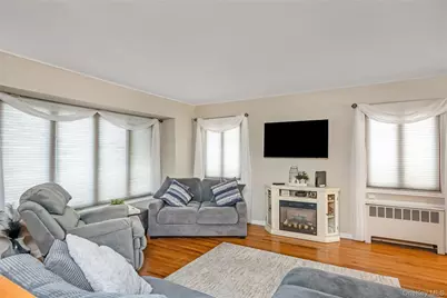 75 N Sloan Drive N, Valley Stream, NY 11580 - Photo 11