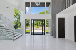 31 Chestnut Hill Dr, Upper Brookville, NY 11771 - Photo 5