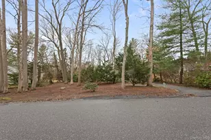 33 Oleander Dr, Northport, NY 11768 - Photo 5