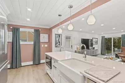 2552 Woodland Avenue, Wantagh, NY 11793 - Photo 7