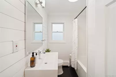 2552 Woodland Avenue, Wantagh, NY 11793 - Photo 13