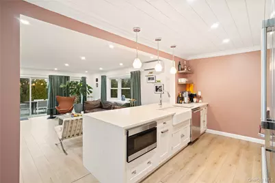 2552 Woodland Avenue, Wantagh, NY 11793 - Photo 9