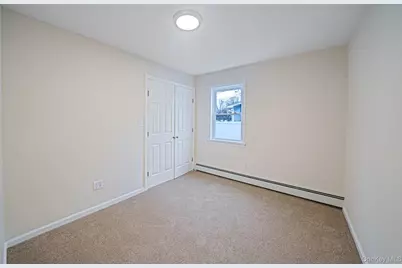 8 Florence Court, Huntington Station, NY 11746 - Photo 19