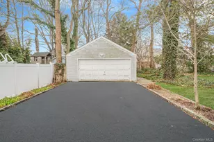 8 Florence Ct, Huntington Station, NY 11746 - Photo 3