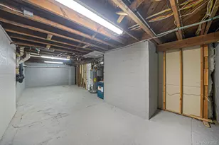 8 Florence Ct, Huntington Station, NY 11746 - Photo 27