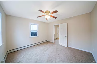 8 Florence Court, Huntington Station, NY 11746 - Photo 17