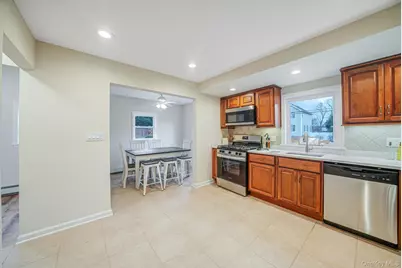 8 Florence Court, Huntington Station, NY 11746 - Photo 9