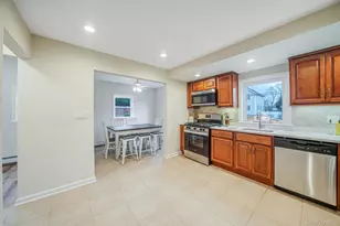 8 Florence Ct, Huntington Station, NY 11746 - Photo 9