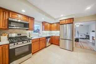 8 Florence Ct, Huntington Station, NY 11746 - Photo 11