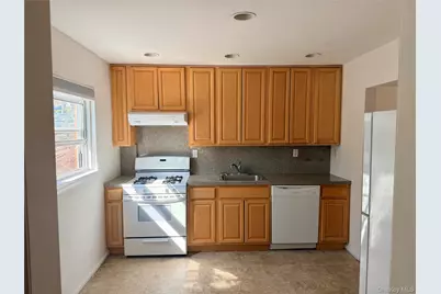 86 McLoughlin Street #D, Glen Cove, NY 11542 - Photo 5