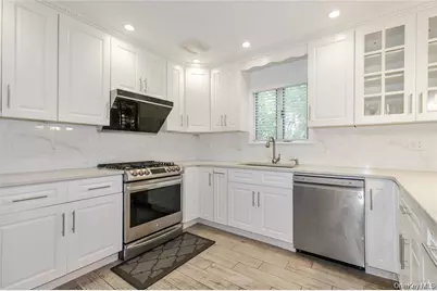 43 Elm Street, Great Neck, NY 11021 - Photo 11