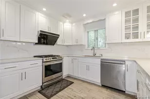 43 Elm St, Great Neck, NY 11021 - Photo 11