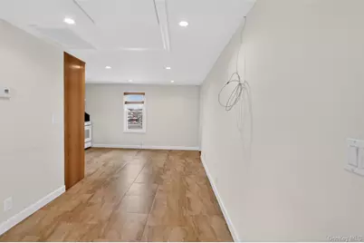 256 Royal Avenue, Mineola, NY 11501 - Photo 3