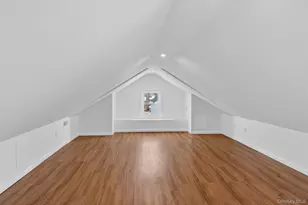 256 Royal Ave, Mineola, NY 11501 - Photo 9