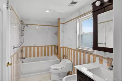 256 Royal Avenue, Mineola, NY 11501 - Photo 13