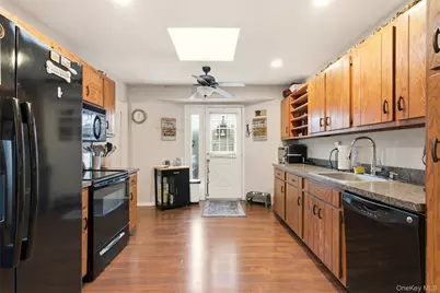 17 Westminster Lane, West Islip, NY 11795 - Photo 7