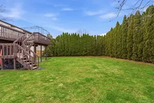 17 Westminster Ln, West Islip, NY 11795 - Photo 19