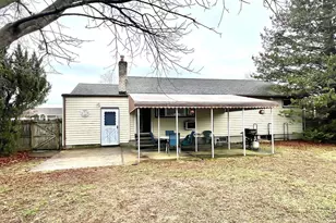 17 Windsor St, Islip, NY 11751 - Photo 15