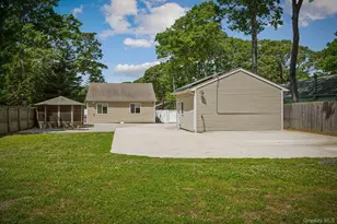 289 Magnolia Dr, Selden, NY 11784 - Photo 21