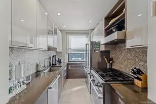 84-51 Beverly Rd, Kew Gardens, NY 11415 - Photo 9