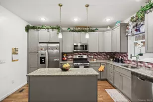 28 Magnolia Park, Middletown, NY 10940 - Photo 3