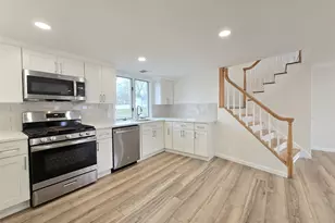 21 Possum Ln, East Setauket, NY 11733 - Photo 3