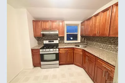 139-10 254th Street #2nd Floor, Rosedale, NY 11422 - Photo 3