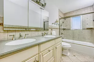 7 E Mayer Dr, Suffern, NY 10901 - Photo 17