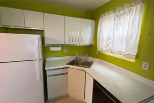 1072 Fenwood Dr, Valley Stream, NY 11580 - Photo 3