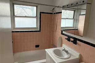 1072 Fenwood Dr, Valley Stream, NY 11580 - Photo 5