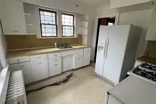 272 Van Ness St, Newburgh, NY 12550 - Photo 3