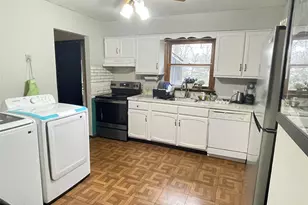 8 Albie Dr, Hyde Park, NY 12538 - Photo 3