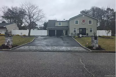 9 Torrey Pine Lane, Medford, NY 11763 - Photo 1