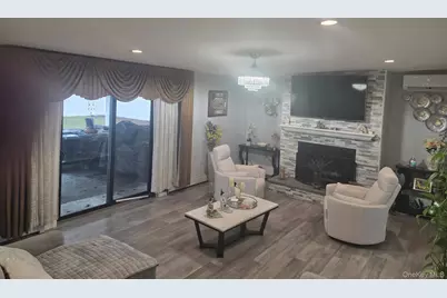 9 Torrey Pine Lane, Medford, NY 11763 - Photo 3