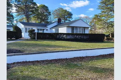 1 Washington Avenue E, Hampton Bays, NY 11946 - Photo 1