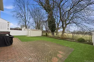 557 Southside Ave, Freeport, NY 11520 - Photo 37