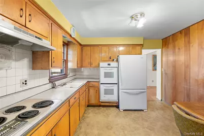 11 Delaware Avenue, Port Washington, NY 11050 - Photo 17