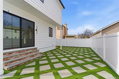 130 Albany Avenue, Westbury, NY 11590 - Photo 31