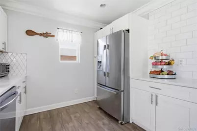 254 40th Street, Copiague, NY 11726 - Photo 9