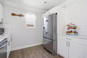 254 40th St, Copiague, NY 11726 - Photo 9