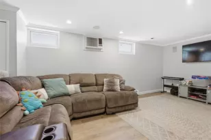 254 40th St, Copiague, NY 11726 - Photo 19