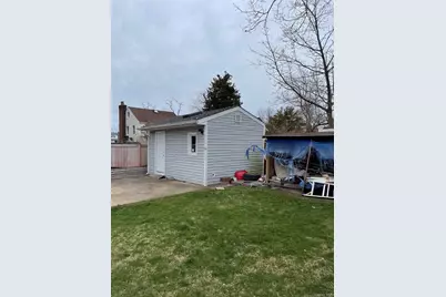 86 W Clinton Avenue, Roosevelt, NY 11575 - Photo 9