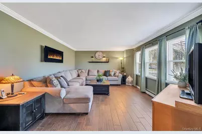 21 Burwood Lane, Coram, NY 11727 - Photo 7