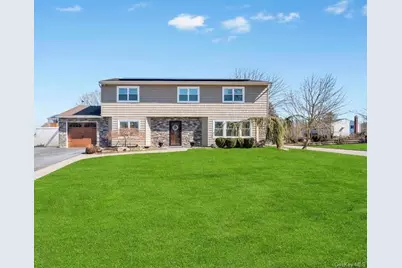 21 Burwood Lane, Coram, NY 11727 - Photo 3